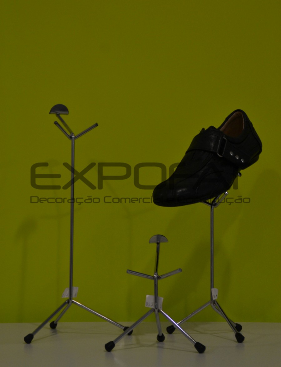 Expositores metálicos para calçado